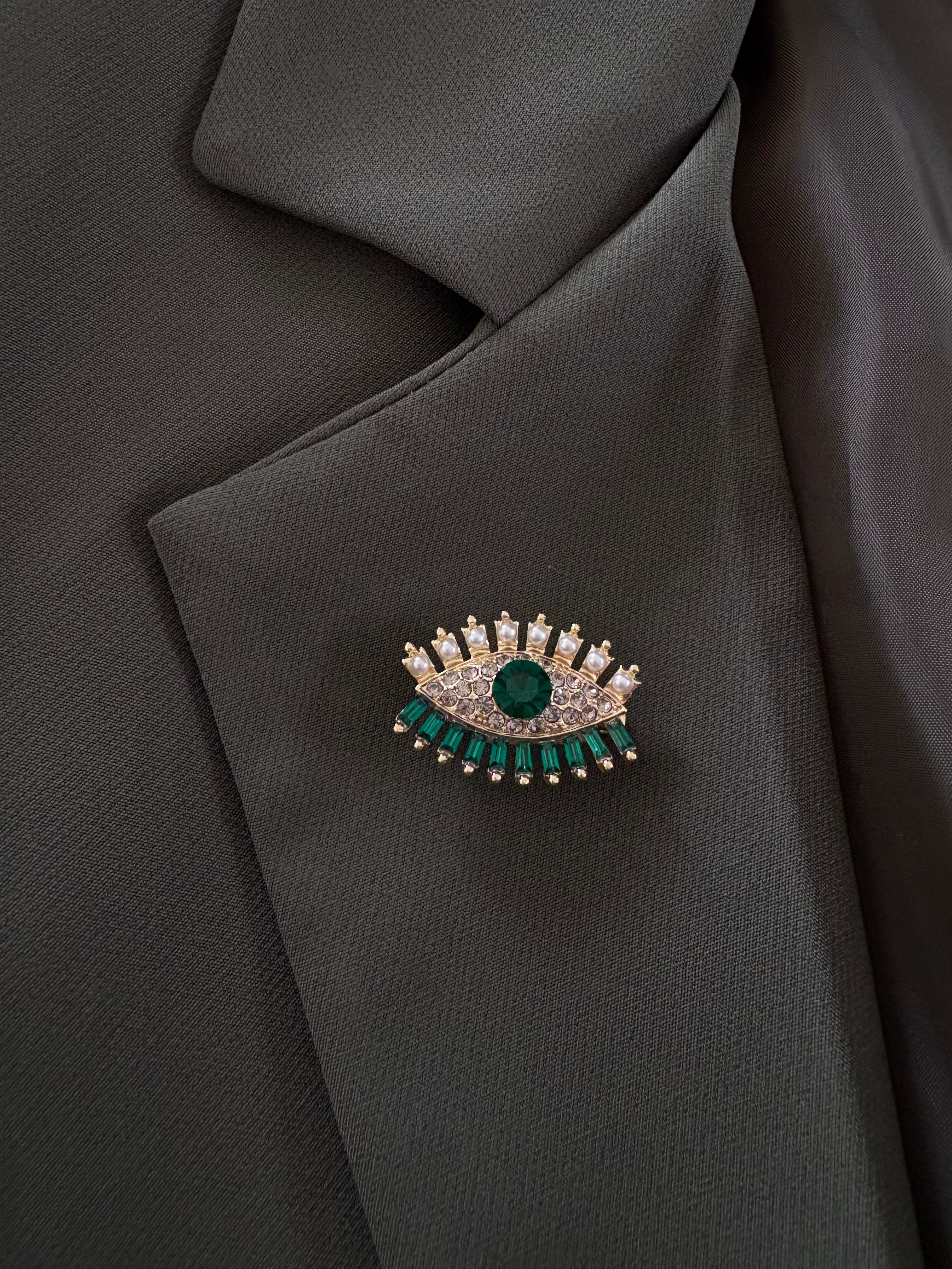 Broche œil protecteur