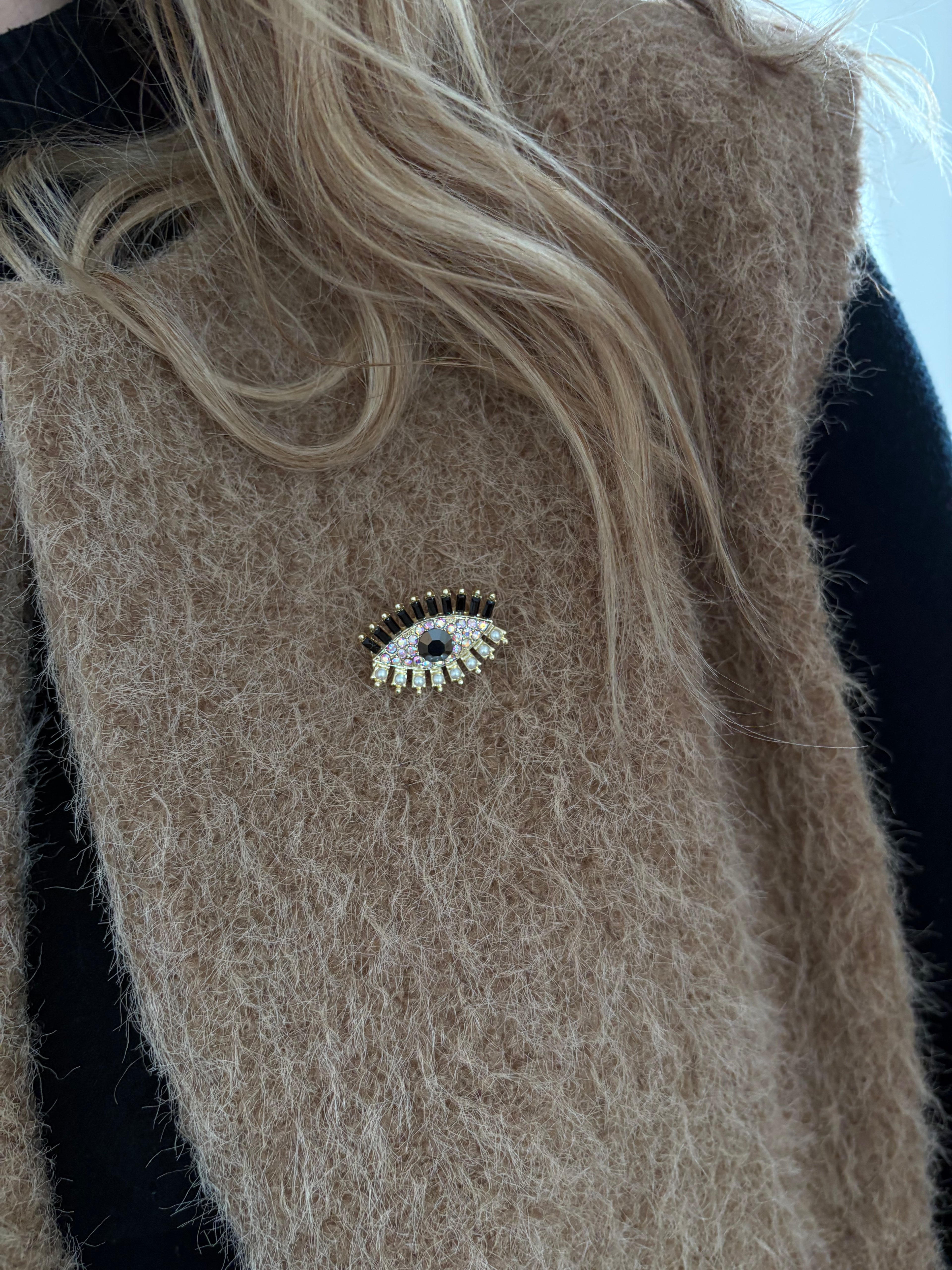 Broche œil protecteur