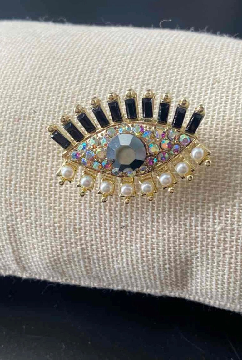 Broche œil protecteur